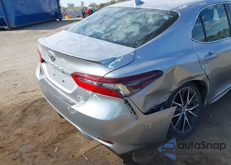 2021 Toyota Camry Se z USA, uszkodzony, nr VIN 4T1T11AK0MU531807